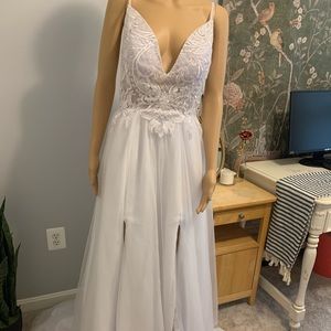 Beautiful beach bridal dress with 2 legs splits